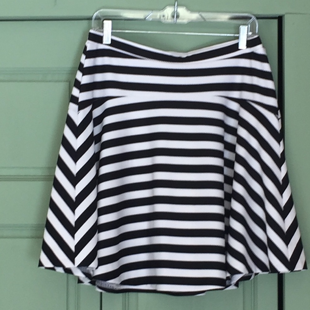 Philosophy pull-on black & white striped skirt, L